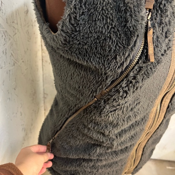 KUHL “Flight Vest” Stowaway Hood Zipper Fuzzy Grey Vest Medium - Picture 6 of 12